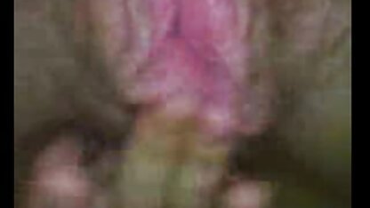 Designer matures salopes nues longues jambes putain elle-même avec sexe jouet sur Table