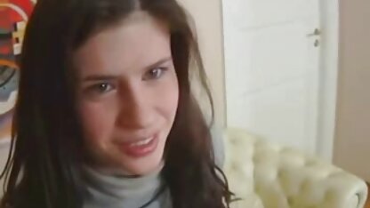 Russe Lovelace fry une jeune étudiante dans francaises matures salopes le vagin avec son petit ami dans la chambre à coucher