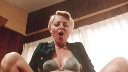 Un homme baisée une mince Trentenaire avec petit seins dans videos salopes matures la cul large