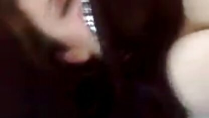 Mec fisting anal femmes et sa bite mature blonde cochonne dans la chambre à coucher