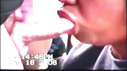 Écolières ayant femme 60 ans cochonne des rapports sexuels avec des camarades de classe dans le dortoir