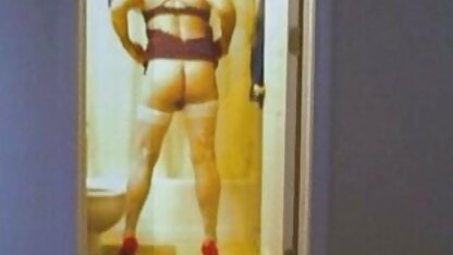 Mari apporte sa femme à l'orgasme avec une dureté dans la salle de bain maturesalope
