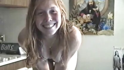 Beau salopes matures nues mec dans la piscine séduit une belle femme avec des maillots de bain bleus et sa bite